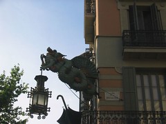El drac de la antiga botiga de paraigües